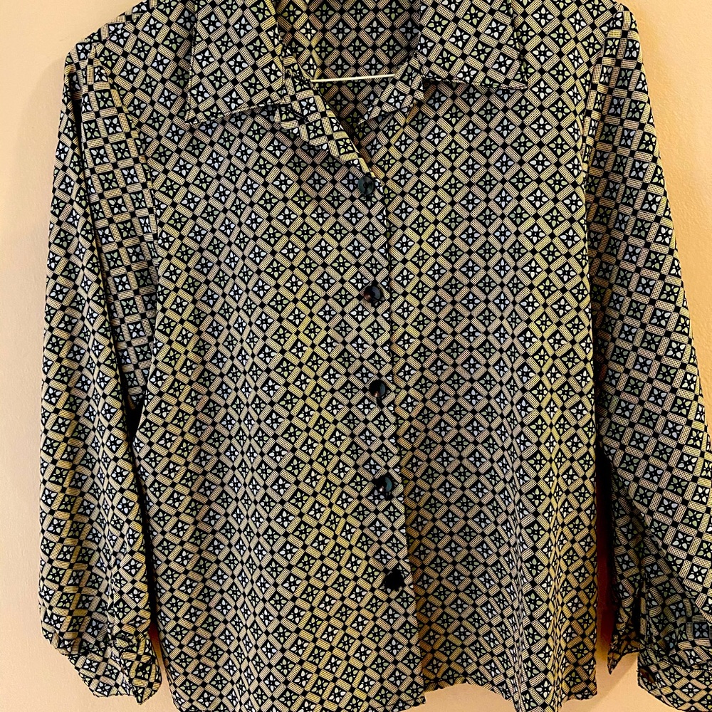 Front buttoning blouse, Blue & green colors.